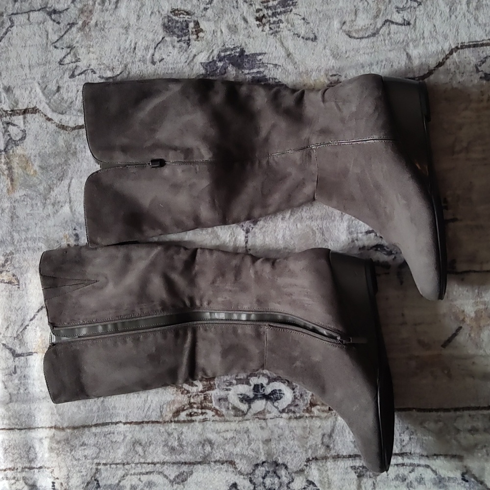 Impo stretch grey suede boots